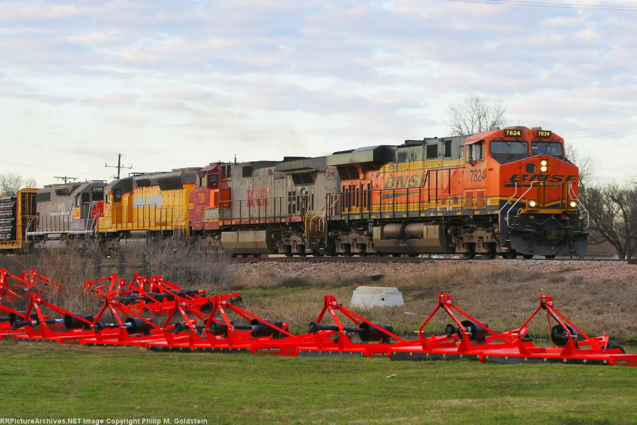 BNSF 7824, 726, NREX 2779, 2746